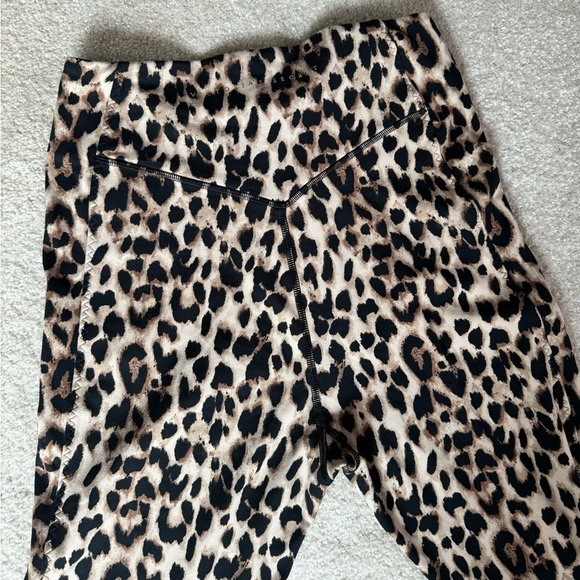 Victoria’s Secret incredible essential legging leopard print medium - Picture 1 of 8